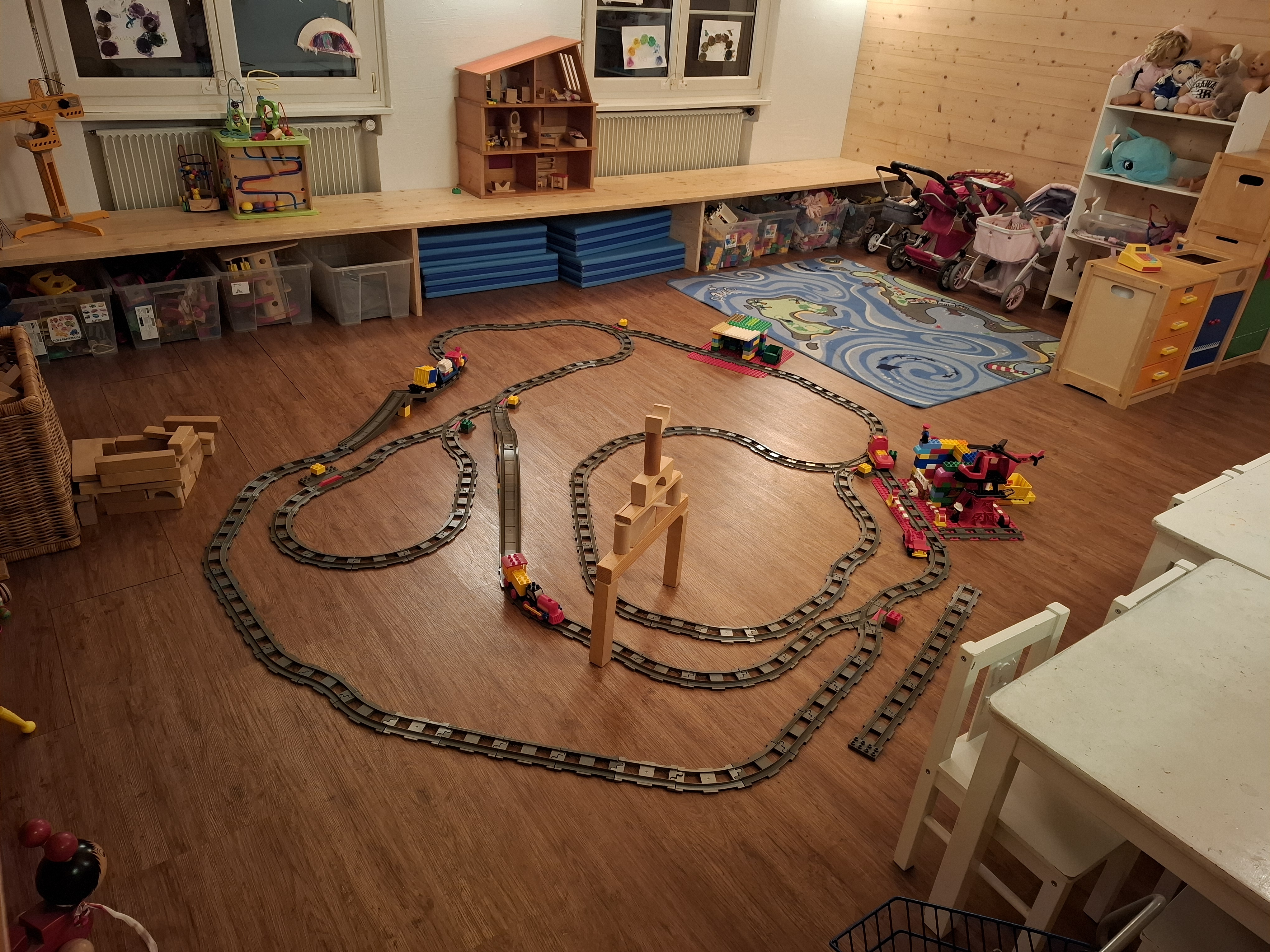 Legoeisenbahn im Spielzimmer