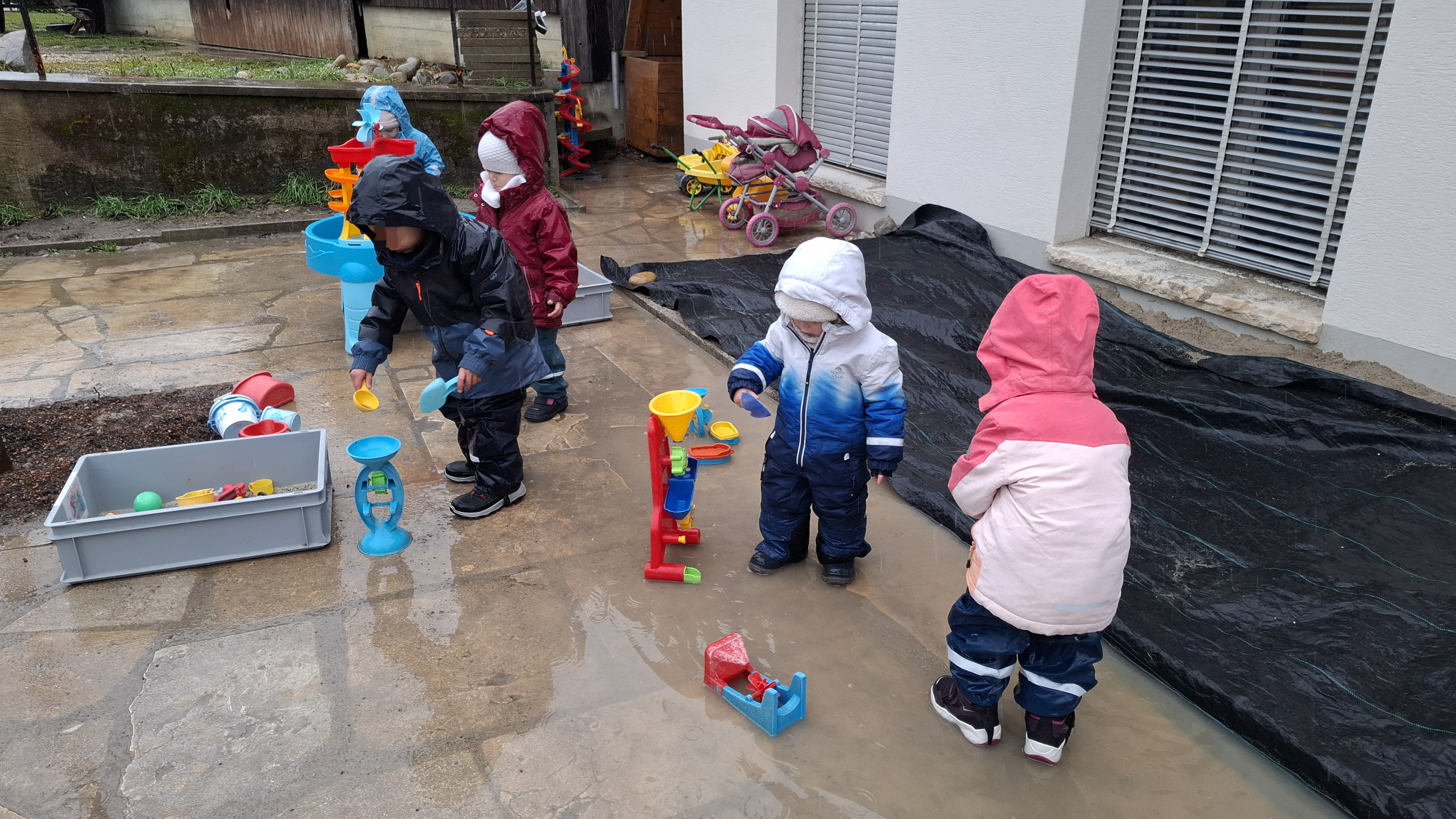Spielen mit Regenwasser